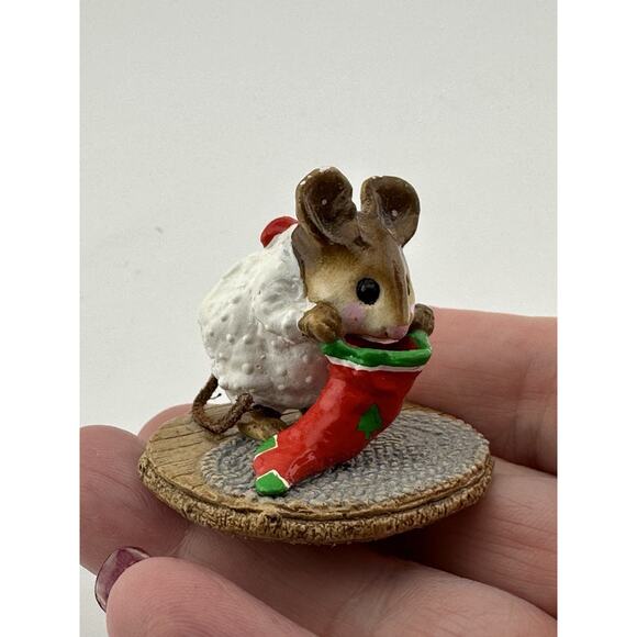 Wee Forest Folk "Chris-Mouse" with Red Stocking White Jammies M-142 1986 AP - Picture 3 of 8
